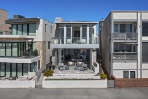 212 The Strand is a luxury home and real estate listing in manhattan beach, ca